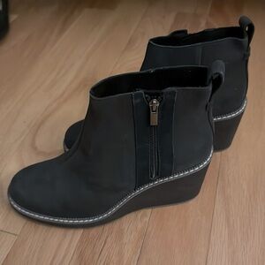 Toms | Raven Boot | Leather | Water Resistant | Black | size 8 | Wedge Bootie